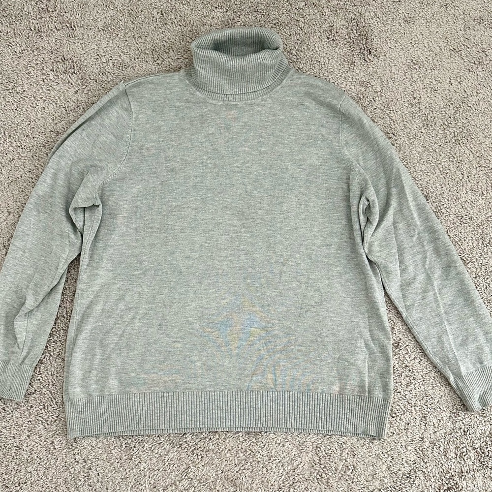 Joseph A Women’s Soft Gray Turtleneck Sweater